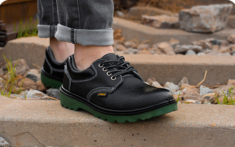 Puncture-resistant work shoes